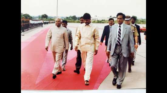 With former president of India, KR Narayanan and former chief minister of Andhra Pradesh, N Chandra Babu Naidu. (From Breaking Barriers by K Madhava Rao)