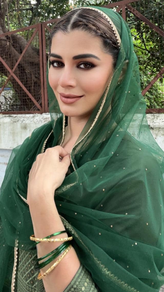 Actor Kainaat Arora during her shoot for KC Bokadia’s film Teesri Begum in Lucknow.