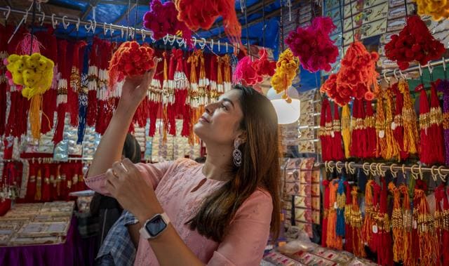 Pooja: It’s always good to shop locally (Satish Bate/HT) Pooja: It’s always good to shop locally (Satish Bate/HT)