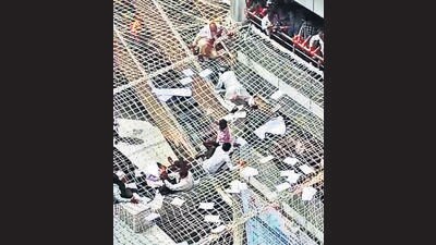 Project-affected farmers jump on Mantralaya safety mesh to press demands Project-affected farmers jump on Mantralaya safety mesh to press demands