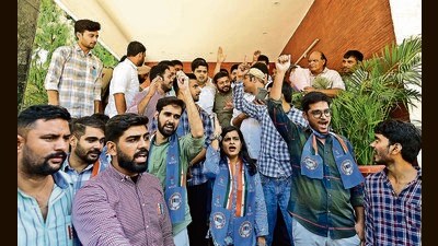 Congress leader Kanhaiya Kumar along with ABVP members who joined the NSUI at Congress Bhawan in Chandigarh. (Ravi Kumar/HT) Congress leader Kanhaiya Kumar along with ABVP members who joined the NSUI at Congress Bhawan in Chandigarh. (Ravi Kumar/HT)
