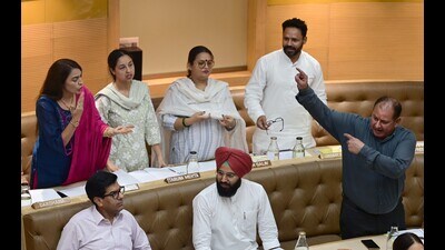Councillors during the MC House meeting in Chandigarh on Tuesday. (Ravi Kumar/HT)