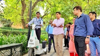 AAP leader Saurabh Bharadwaj takes stock of the preparations for the G20 in Moti Bagh. (Twitter/Saurabh Bharadwaj) AAP leader Saurabh Bharadwaj takes stock of the preparations for the G20 in Moti Bagh. (Twitter/Saurabh Bharadwaj)