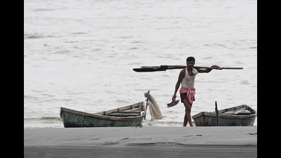 From Kanyakumari to Thiruvallur, 13 out of the 38 districts in the state have a shoreline, making the fishing community acting as a major vote bank for the upcoming parliamentary elections (HT Photo) From Kanyakumari to Thiruvallur, 13 out of the 38 districts in the state have a shoreline, making the fishing community acting as a major vote bank for the upcoming parliamentary elections (HT Photo)