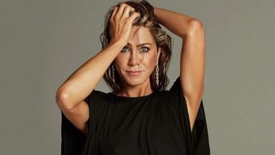 Jennifer Aniston is best known for her role as Rachel Green in the popular television sitcom, Friends. Jennifer Aniston is best known for her role as Rachel Green in the popular television sitcom, Friends.