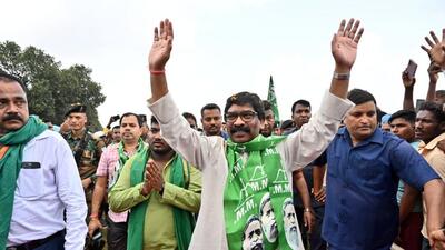 Jharkhand CM Hemant Soren on Tuesday appealed to the voters to ensure the victory for the ruling alliance in the Dumri bypoll (HT Photo)