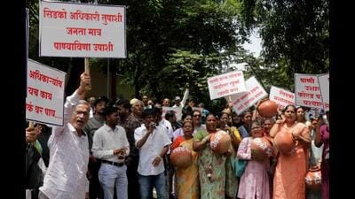 Navi Mumbai, India - Aug. 29, 2023:Residence of Karanjade node Panvel stage protest against Cidco over water crisis issue near Cidco bhawan Belapur in Navi Mumbai, India, on Tuesday, August 29, 2023. (Photo by Bachchan Kumar/ HT PHOTO) (HT PHOTO) Navi Mumbai, India - Aug. 29, 2023:Residence of Karanjade node Panvel stage protest against Cidco over water crisis issue near Cidco bhawan Belapur in Navi Mumbai, India, on Tuesday, August 29, 2023. (Photo by Bachchan Kumar/ HT PHOTO) (HT PHOTO)