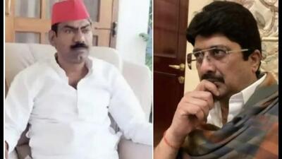 Samajwadi Party leader Gulshan Yadav and Kunda MLA Raghuraj Pratap Singh. (Sourced) Samajwadi Party leader Gulshan Yadav and Kunda MLA Raghuraj Pratap Singh. (Sourced)