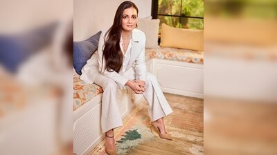 Leaving her lush hair down in subtle waves, Dia Mirza opts for a simple makeup look with a touch of sophistication. (Instagram/@diamirzaofficial) Leaving her lush hair down in subtle waves, Dia Mirza opts for a simple makeup look with a touch of sophistication. (Instagram/@diamirzaofficial)
