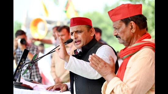 Samajwadi Party chief Akhilesh Yadav with party’s Ghosi bypoll candidate Sudhakar Singh at a rally in Mau district on August 29. (Sourced)