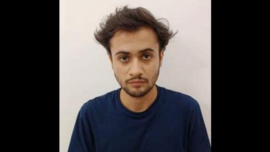 The accused, Akash Roopkumar Jadhvani, was nabbed after a case was registered against him on August 24 by an employee of a pharmaceutical company. (HT Photo)