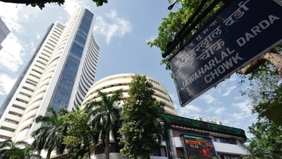 Sensex closes 66 points lower at 52,586; Nifty ends session at 15,763 points (MINT_PRINT) Sensex closes 66 points lower at 52,586; Nifty ends session at 15,763 points (MINT_PRINT)