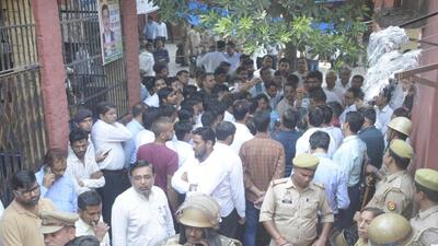 Crowd gathered outside the Tehsil compound in Ghaziabad where Manoj Chaudhary was shot dead by two unknown assailants on Wednesday afternoon. (Sakib Ali /HT Photo) Crowd gathered outside the Tehsil compound in Ghaziabad where Manoj Chaudhary was shot dead by two unknown assailants on Wednesday afternoon. (Sakib Ali /HT Photo)