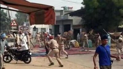 Head constable Rashpal Singh has moved an application in the court of Judicial Magistrate Ist Class (JMIC) on Wednesday, urging the court to summon 14 protesters, including six leaders, who had ‘caused injuries’ to police officials and ‘destroyed public property’. (HT File) Head constable Rashpal Singh has moved an application in the court of Judicial Magistrate Ist Class (JMIC) on Wednesday, urging the court to summon 14 protesters, including six leaders, who had ‘caused injuries’ to police officials and ‘destroyed public property’. (HT File)