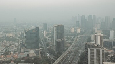 Buildings and highways shrouded in smog in Jakarta, Indonesia, on Tuesday, Aug. 22, 2023. Jakarta, the city that's home to more than 10 million people, has suffered air pollution at unhealthy levels in the past few weeks, with IQAir recently ranking it as the worlds most polluted city. Photographer: Muhammad Fadli/Bloomberg (Bloomberg) Buildings and highways shrouded in smog in Jakarta, Indonesia, on Tuesday, Aug. 22, 2023. Jakarta, the city that's home to more than 10 million people, has suffered air pollution at unhealthy levels in the past few weeks, with IQAir recently ranking it as the worlds most polluted city. Photographer: Muhammad Fadli/Bloomberg (Bloomberg)