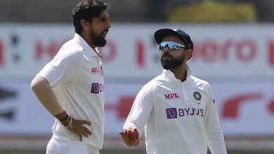Indian pacer Ishant Sharma (L), captain Virat Kohli (R) (Twitter)