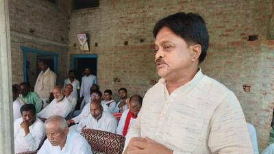 Mau district Congress president Intikhab Alam speaking at a meeting. (SOURCED IMAGE) Mau district Congress president Intikhab Alam speaking at a meeting. (SOURCED IMAGE)
