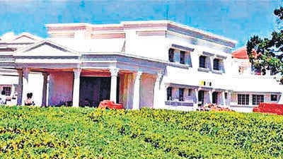 The Kodanad tea estate in Nilgiris district was late chief minister J Jayalalithaa’s summer retreat. On the night of April 23, 2017, a group of 10 men hacked to death a security guard at Kodanad estate. They broke into the bungalow and allegedly looted the place. (HT Archives)