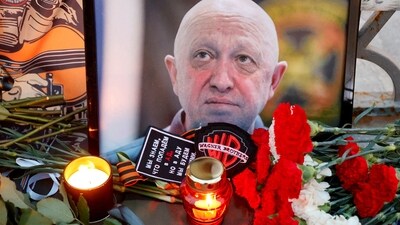 FILE PHOTO: A view shows a portrait of Wagner mercenary chief Yevgeny Prigozhin at a makeshift memorial in Moscow, Russia August 24, 2023. REUTERS/Stringer/File Photo (REUTERS)
