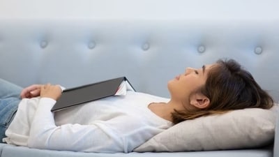 Short naps can boost mental functioning and memory, as well as improve alertness, attention and reaction time. (Freepik) Short naps can boost mental functioning and memory, as well as improve alertness, attention and reaction time. (Freepik)