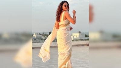 To contemporize her appearance, Keerthy Suresh paired her traditional saree with a sleeveless blouse of matching design. (Instagram/@keerthysureshofficial) To contemporize her appearance, Keerthy Suresh paired her traditional saree with a sleeveless blouse of matching design. (Instagram/@keerthysureshofficial)