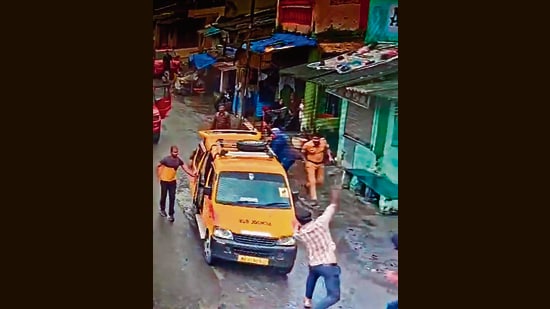 Stones pelted at police team, vehicle wrecked while arresting accused from Irani Wadi
