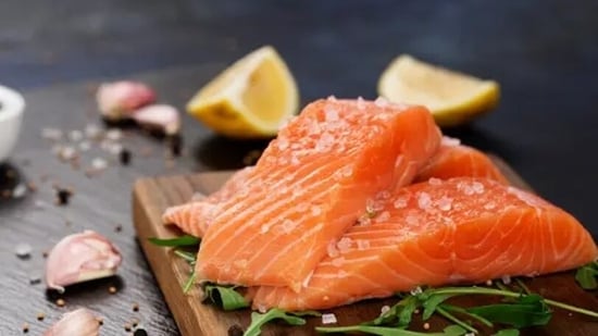 A diet rich in essential fatty acids such as Omega-3 fatty acids from flaxseed oil and salmon can help in reducing pain and inflammation of varicose veins.&nbsp;(Unsplash)