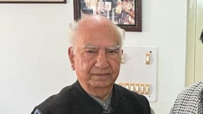 Former Union minister Shanta Kumar. (HT) Former Union minister Shanta Kumar. (HT)