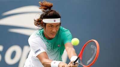 Zhizhen Zhang of China returns a shot (Getty Images via AFP)