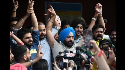 MLA Davinderjeet Singh Laddi Dhose entered the varsity campus for the third time for PU election campaigning. (HT Photo) MLA Davinderjeet Singh Laddi Dhose entered the varsity campus for the third time for PU election campaigning. (HT Photo)