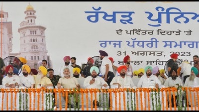 Punjab cabinet ministers, MLAs and Aam Aadmi Party (AAP) leaders during a rally at Baba Bakala on Thursday. (Sameer Sehgal /HT) Punjab cabinet ministers, MLAs and Aam Aadmi Party (AAP) leaders during a rally at Baba Bakala on Thursday. (Sameer Sehgal /HT)