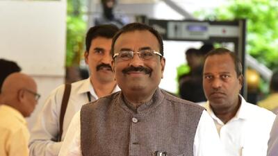 The senior BJP leader’s remarks led to the controversy in the backdrop of rumours that there are differences between the three ruling parties (Shiv Sena, BJP, NCP). “The remarks were surprising as they came from a senior BJP leader in the backdrop of the rising instances of the differences between the three ruling parties. It is also seen as an indication of the unrest within BJP and its loyalist leaders,” a BJP leader said on the condition of anonymity. (Anshuman Poyrekar/HT PHOTO)