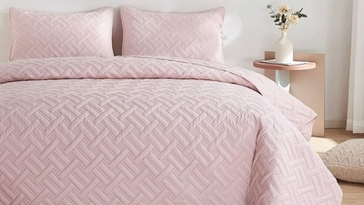 A good bed cover adds charm and sophistication to a bedroom.
