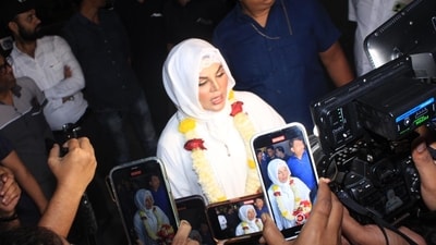 Rakhi Sawant spoke with the media after return from Umrah, Rakhi Sawant spoke with the media after return from Umrah,