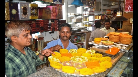 Ghevar being sold at a shop in Agra. (HT Photo)