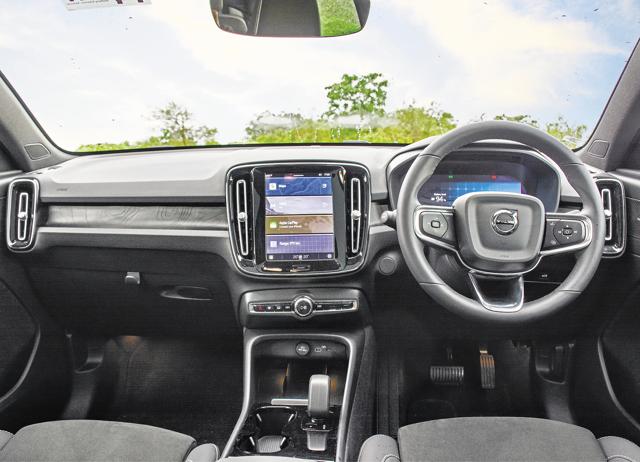 Volvo’s nine-inch, portrait-oriented screen flanked by tall and slim vertical vents now looks a bit dated. Volvo’s nine-inch, portrait-oriented screen flanked by tall and slim vertical vents now looks a bit dated.