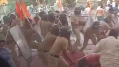 Cops lathicharge activists demanding Maratha reservation in Jalna Cops lathicharge activists demanding Maratha reservation in Jalna