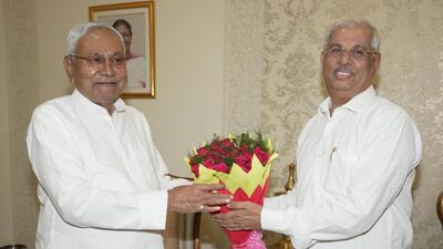 Bihar CM Nitish Kumar with Governor Rajendra Vishwanath Arlekar at Raj Bhawan in Patna. (HT FILE) Bihar CM Nitish Kumar with Governor Rajendra Vishwanath Arlekar at Raj Bhawan in Patna. (HT FILE)