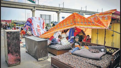 DUSIB officials said that around 1,856 homeless people have been shifted to shelters so far this year. (HT Archive)
