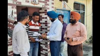 District health department officials during a dengue awareness drive in Ludhiana. (HT PHOTO) District health department officials during a dengue awareness drive in Ludhiana. (HT PHOTO)
