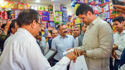Haryana deputy chief minister Dushyant Chautala launches the ‘Mera Bill Mera Adhikar’ scheme at a shop in Gurugram on Friday. (PTI)