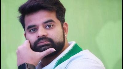 Prajwal Revanna is the grandson of former PM HD Deve Gowda and son of HD Revanna. Deve Gowda earlier represented Hassan seat in Lok Sabha (X/H_D_Devegowda) Prajwal Revanna is the grandson of former PM HD Deve Gowda and son of HD Revanna. Deve Gowda earlier represented Hassan seat in Lok Sabha (X/H_D_Devegowda)