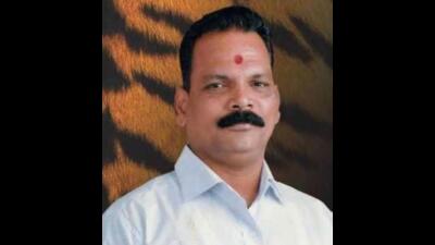 Sudhir More was a Shiv Sena (UBT) leader from Ghatkopar-Vikroli area and was a former corporator of the Brihanmumbai Municipal Corporation. He was also working as the Shiv Sena co-ordinator for Ratnagiri district. In 2014, More had contested assembly elections from Ghatkopar West but lost to BJP’s Ram Kadam. More had also worked as Shiv Sena Vibhag Pramukh (divisional chief) for Mumbai North-East. (HT PHOTO)
