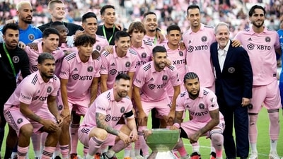 Inter Miami's Argentine forward #10 Lionel Messi (C) poses alongside teammates with the Leagues Cup trophy. (AFP) Inter Miami's Argentine forward #10 Lionel Messi (C) poses alongside teammates with the Leagues Cup trophy. (AFP)