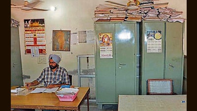 Visitors could not access records or get files forwarded at the revenue circle offices in Ludhiana. (HT PHOTO) Visitors could not access records or get files forwarded at the revenue circle offices in Ludhiana. (HT PHOTO)