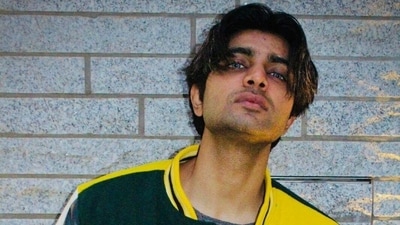 London-based busker Vish went viral with his renditions of Maa Tujhe Salaam and Teri Mitti London-based busker Vish went viral with his renditions of Maa Tujhe Salaam and Teri Mitti