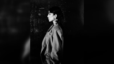 Sobhita Dhulipala's hairstylist infused a vintage charm into her appearance by giving her a middle-parted hairstyle with a wet-inspired finish. (Instagram/@sobhitad) Sobhita Dhulipala's hairstylist infused a vintage charm into her appearance by giving her a middle-parted hairstyle with a wet-inspired finish. (Instagram/@sobhitad)