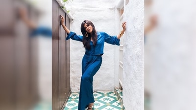 Chitrangda Singh elevated her chic ensemble by accessorizing it with contemporary golden jewelry, which included hoop earrings and bangles.&nbsp;&nbsp; (Instagram/@chitrangda)