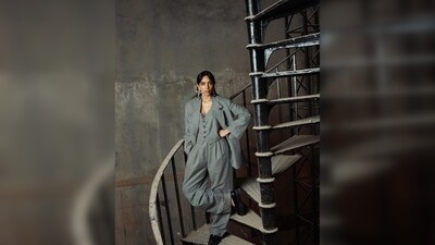 Sobhita Dhulipala paired her attire with black shoes and added a touch of glamour with statement kundan earrings as accessories. (Instagram/@sobhitad) Sobhita Dhulipala paired her attire with black shoes and added a touch of glamour with statement kundan earrings as accessories. (Instagram/@sobhitad)