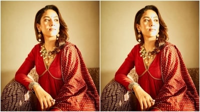 Assisted by makeup artist Shraddha Inder Mehta, Mira got decked up in nude eyeshadow, mascara coated ashes, contoured cheeks and a shade of red lipstick. (Instagram/@mira.kapoor)
